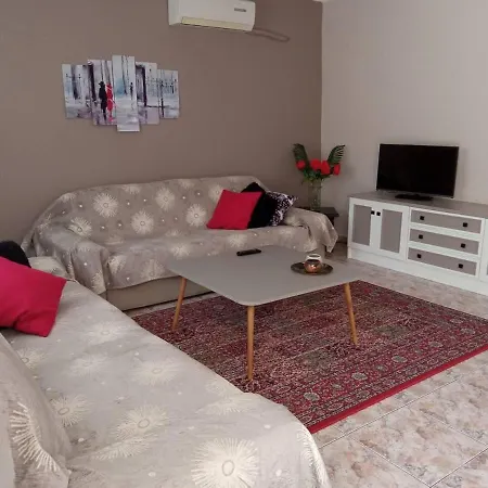 Charming 2-Bed House In Veroia *