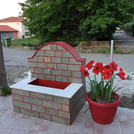Charming 2-Bed House In Veroia Holiday home *