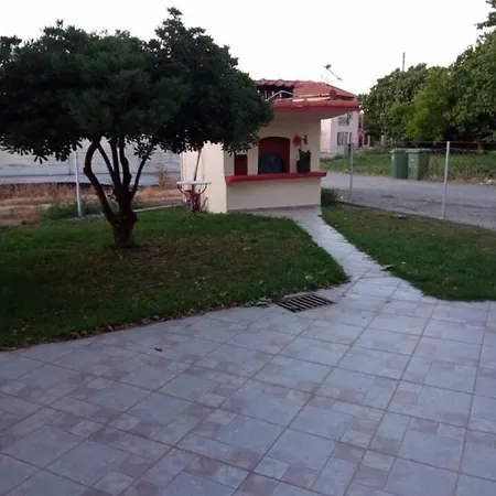 Charming 2-Bed House In Veroia *